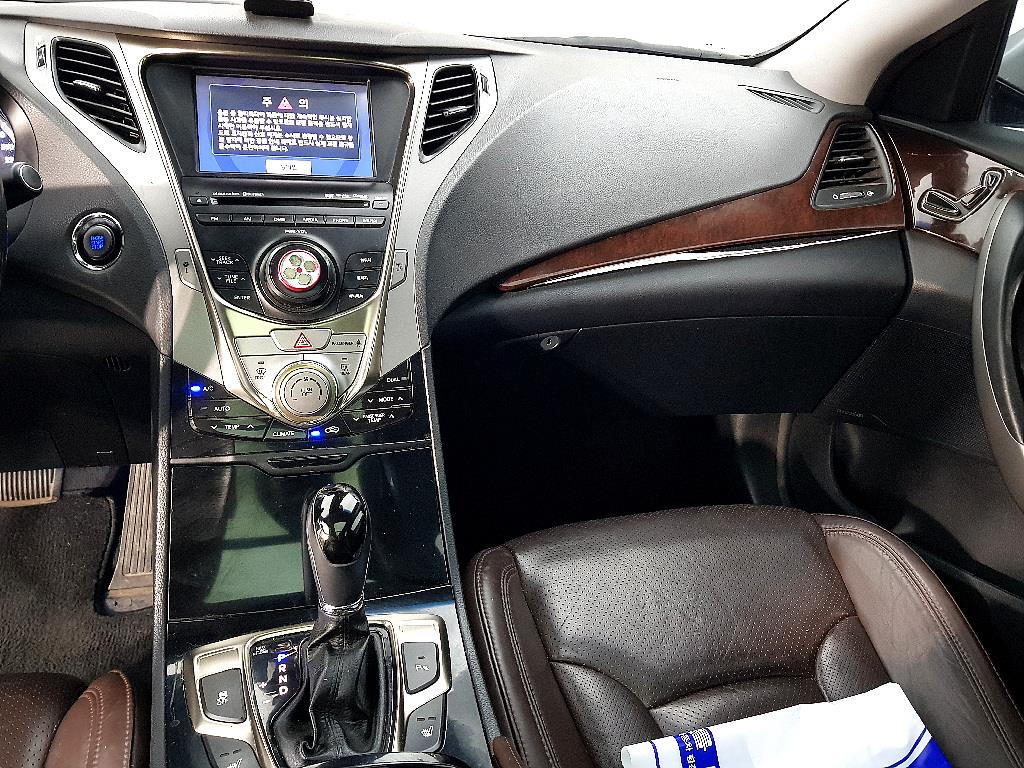 HYUNDAI Grandeur - Vista 10
