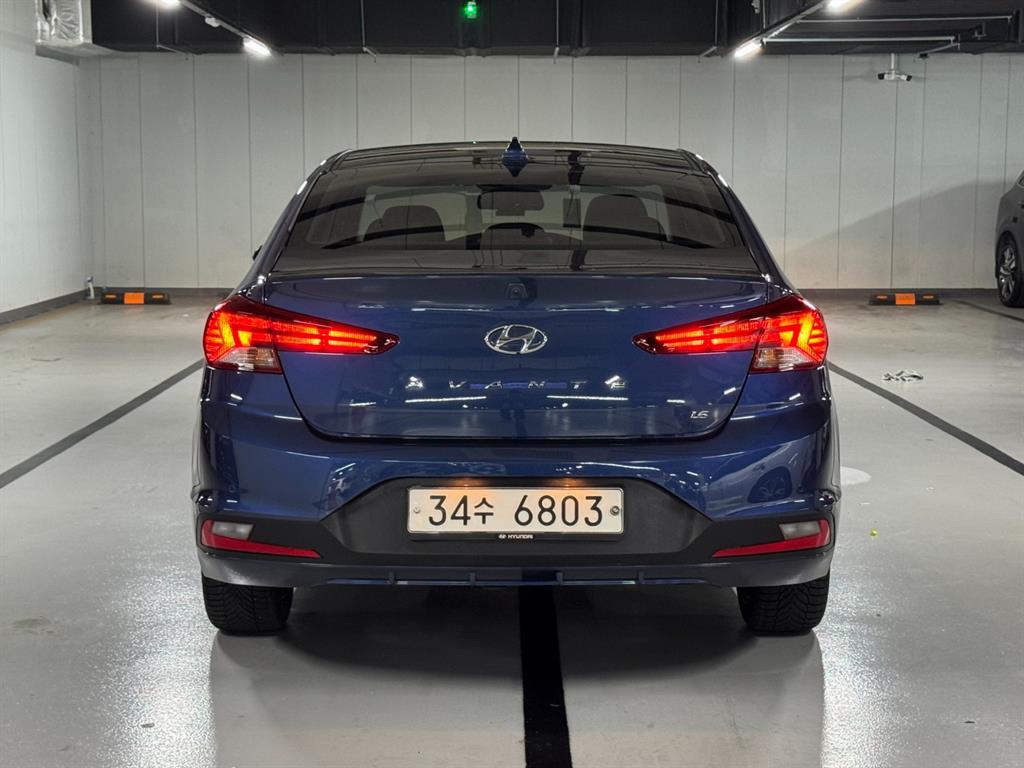 HYUNDAI Avante - Vista 4