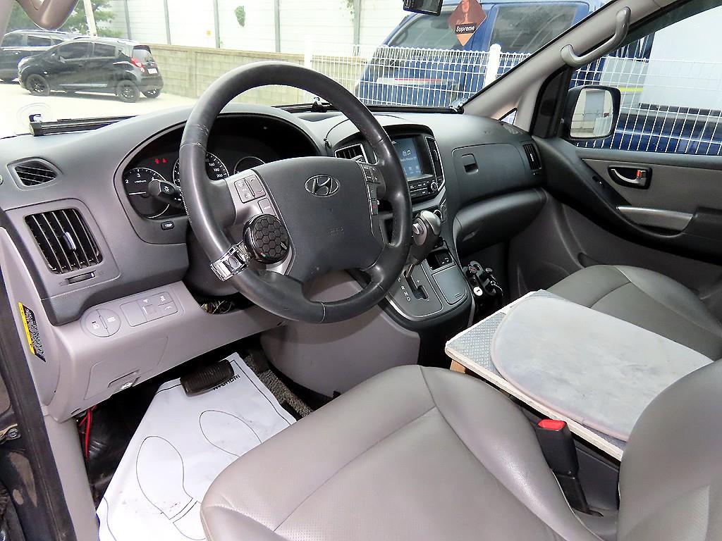 HYUNDAI Starex - Vista 8