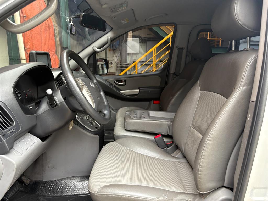 HYUNDAI Starex - Vista 9