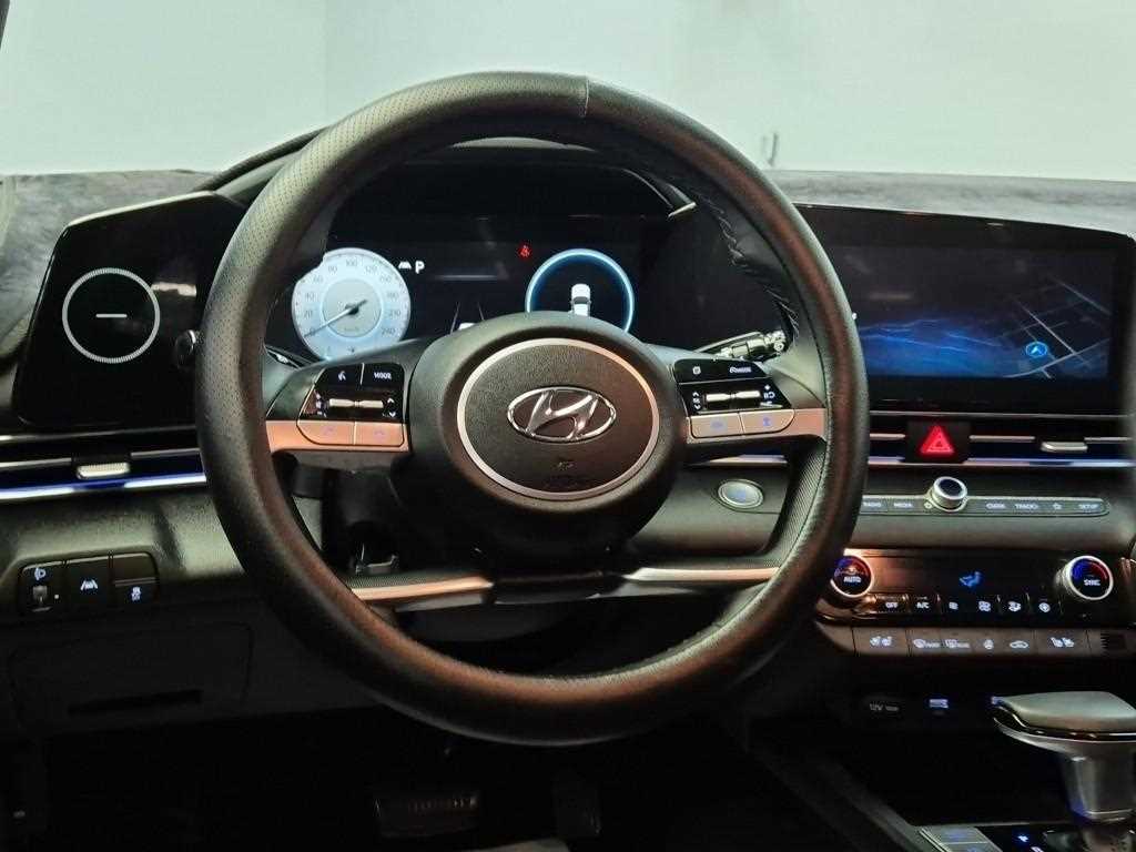 HYUNDAI Avante - Vista 9