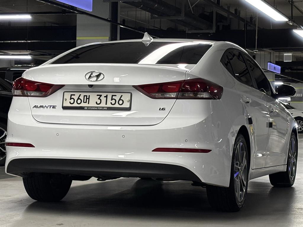 HYUNDAI Avante - Vista 4