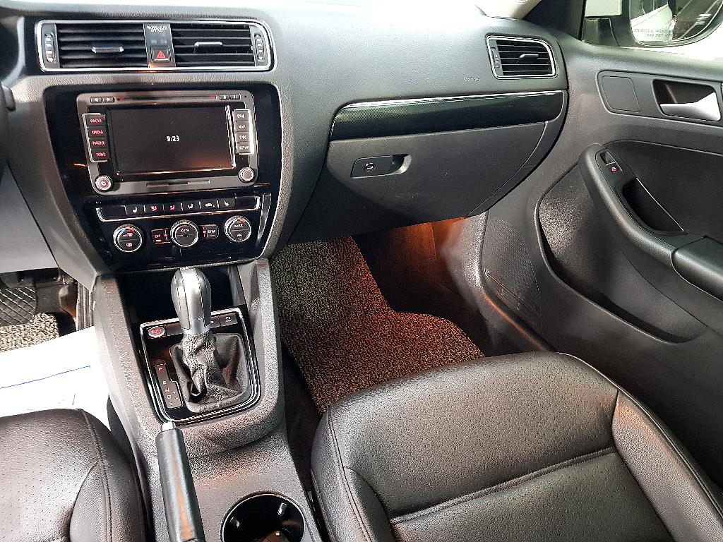 Volkswagen Jetta - Vista 10