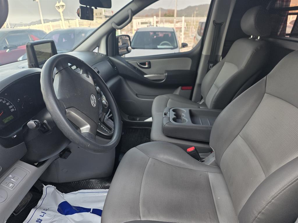 HYUNDAI Starex - Vista 7
