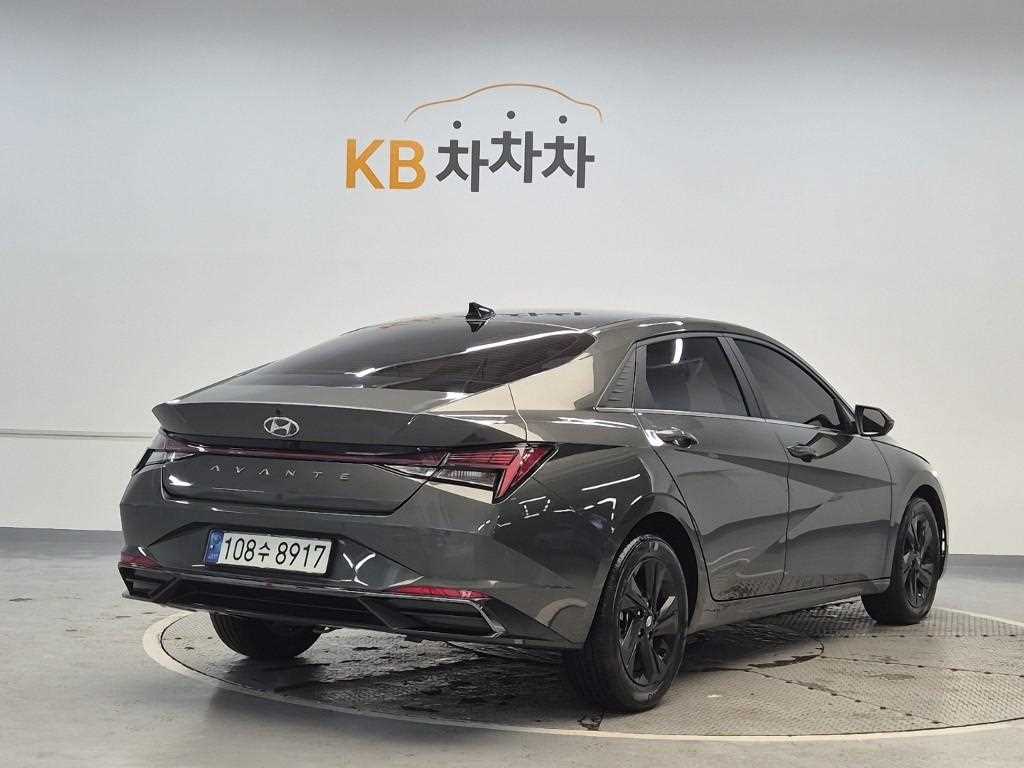 HYUNDAI Avante - Vista 3