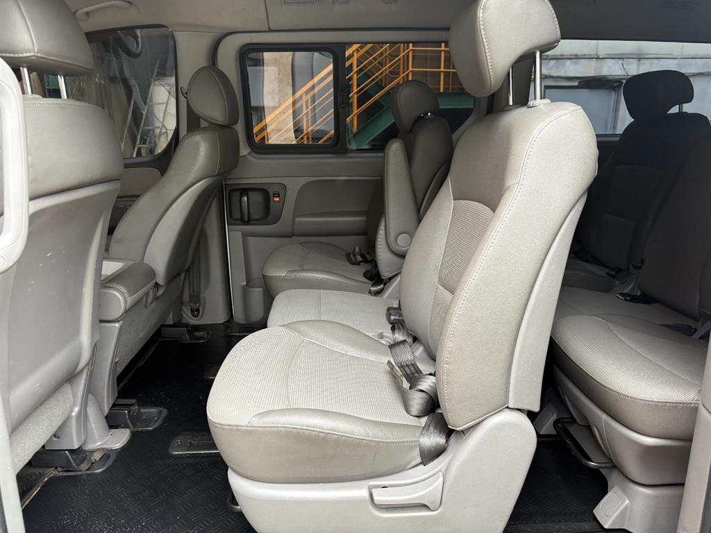 HYUNDAI Starex - Vista 10
