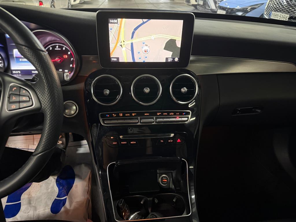 Mercedes Benz C Class - Vista 10