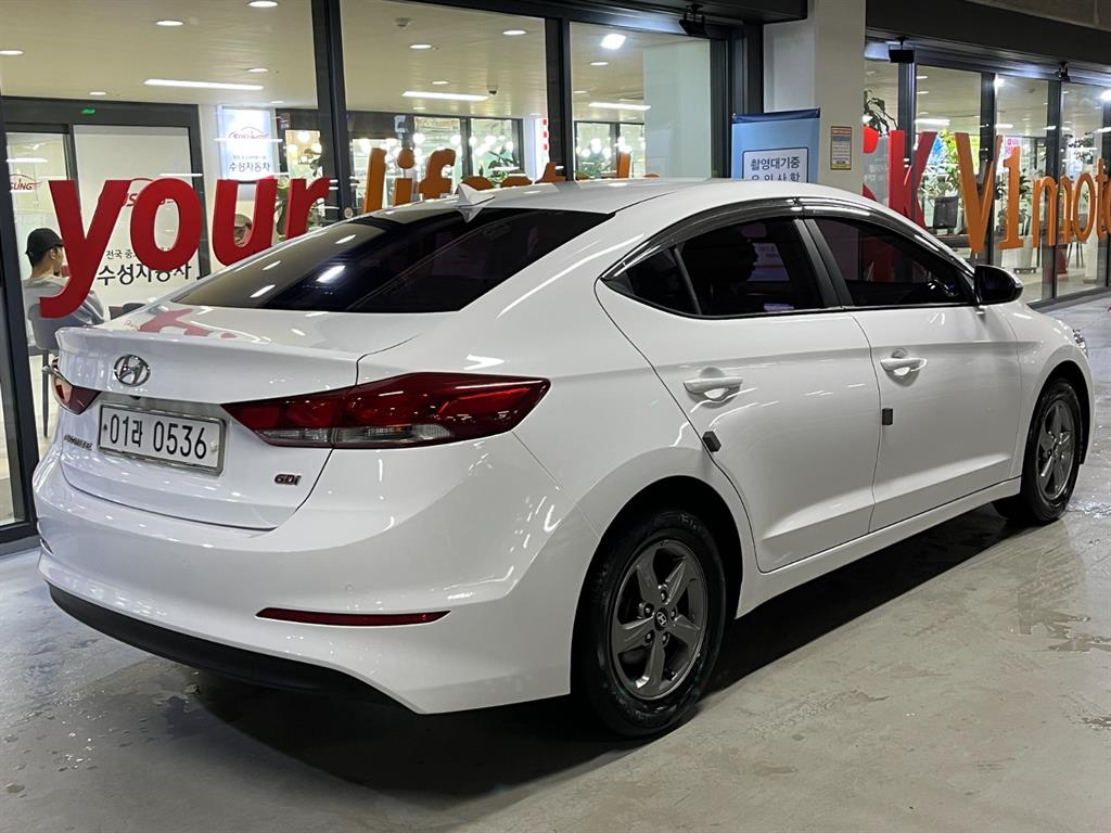 HYUNDAI Avante - Vista 4