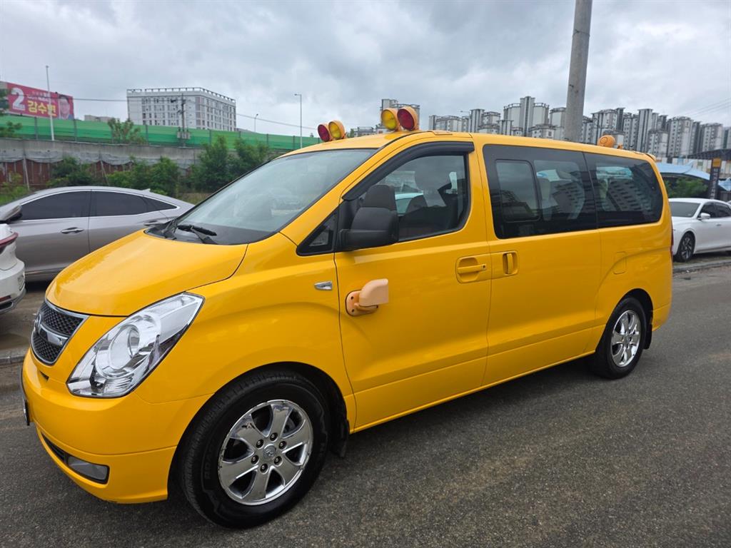 HYUNDAI Starex - Vista 2