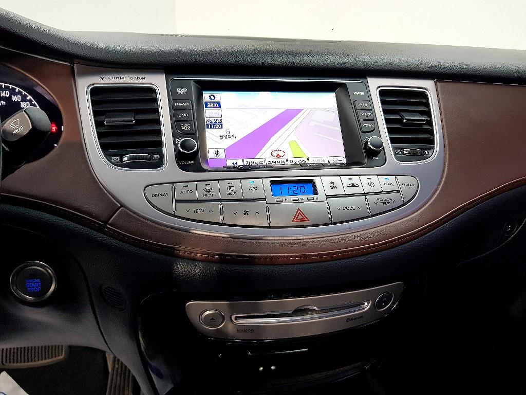 HYUNDAI Genesis - Vista 12