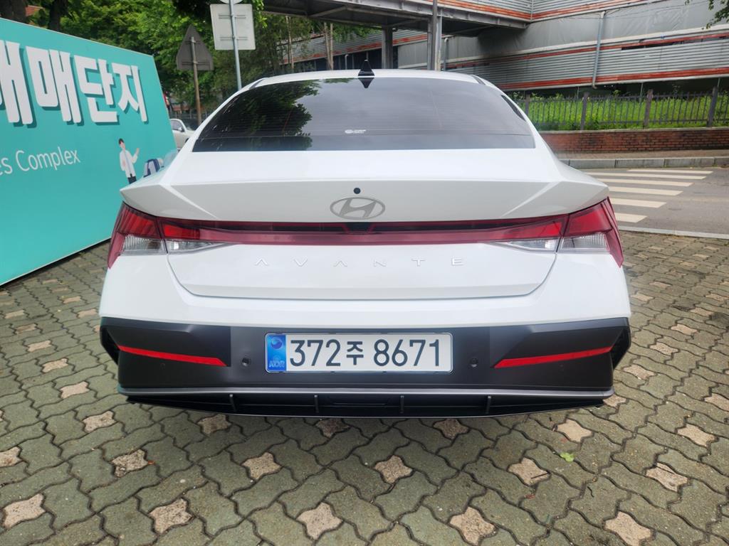 HYUNDAI Avante - Vista 4