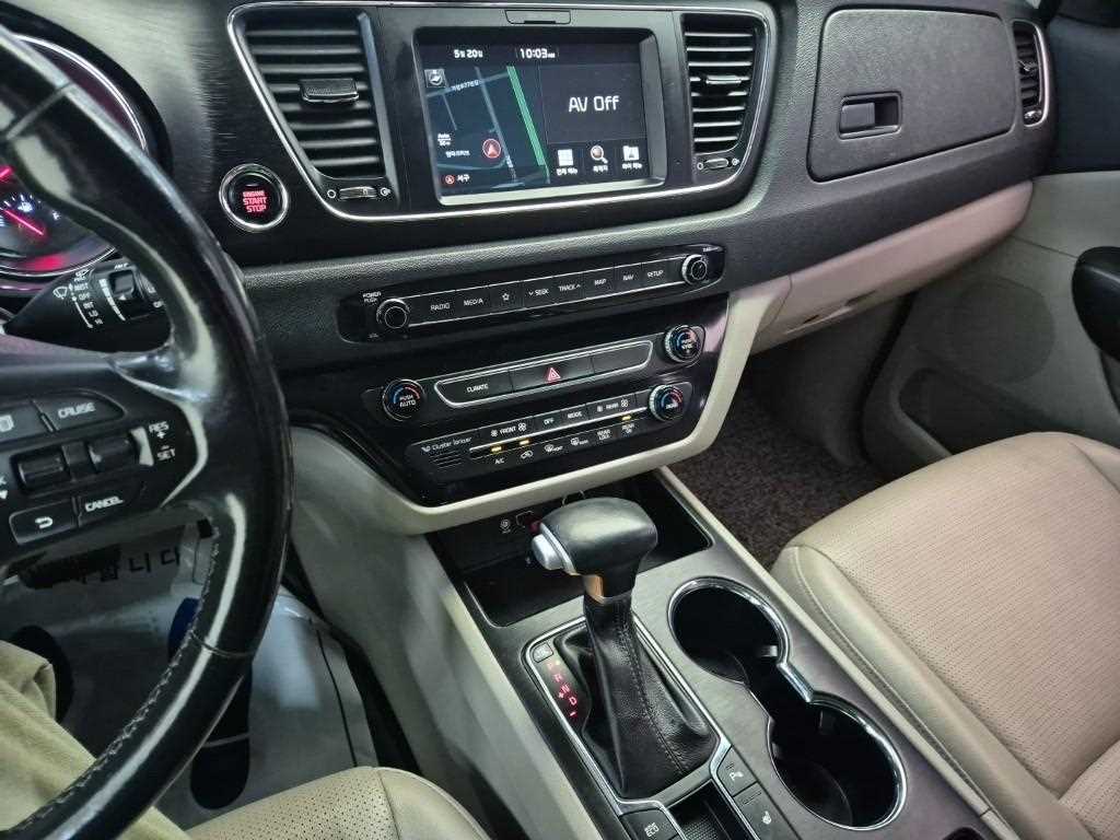 KIA Carnival - Vista 10