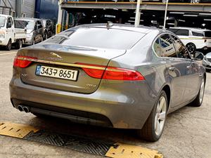 Jaguar XF - Vista 8