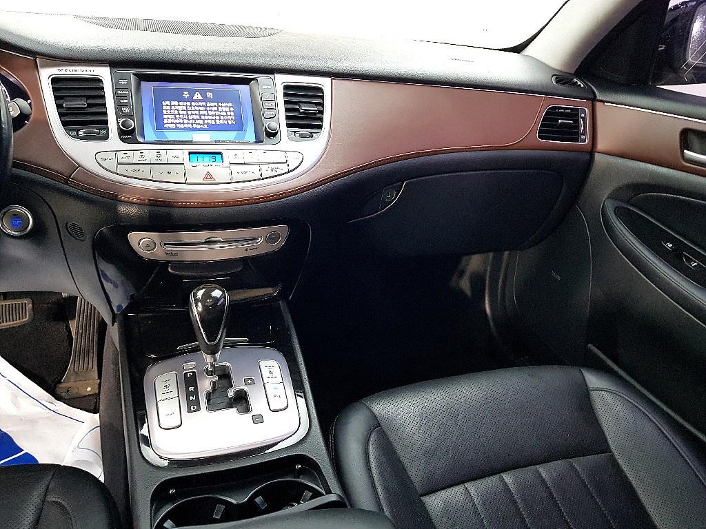 HYUNDAI Genesis - Vista 10