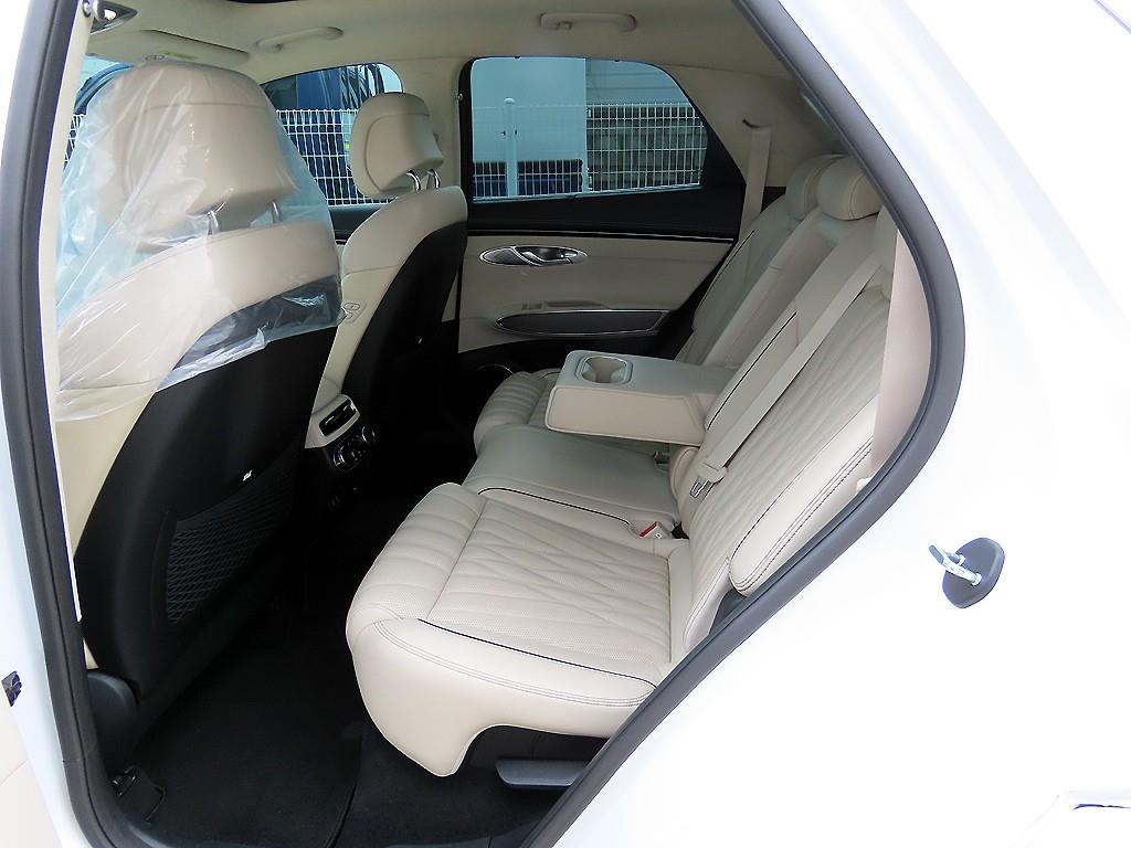Genesis GV70 - Vista 6