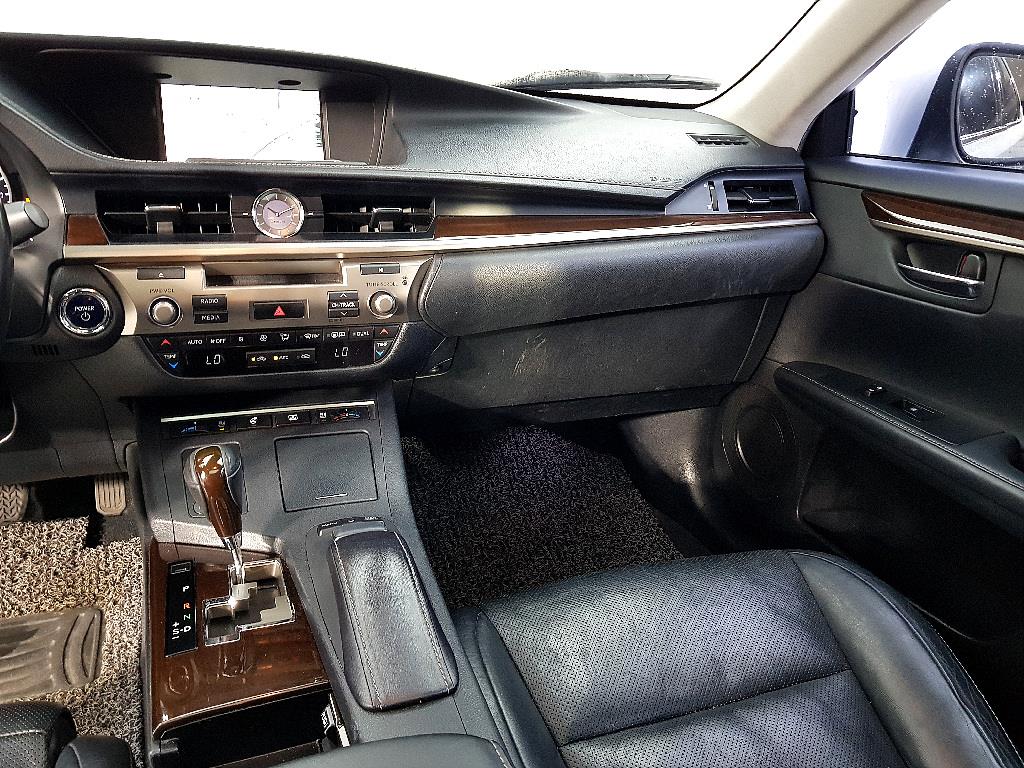 Lexus ES - Vista 10