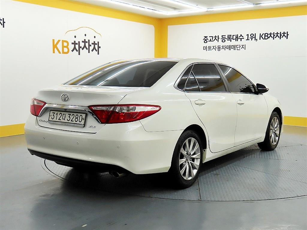 Toyota Camry - Vista 4