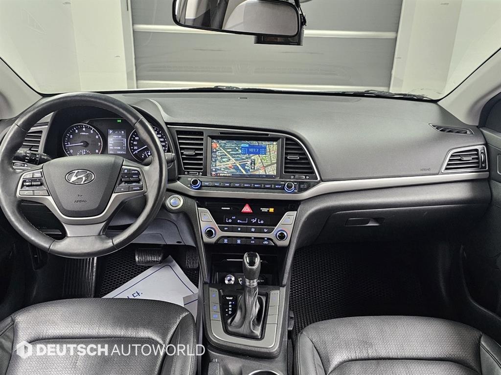 HYUNDAI Avante - Vista 7