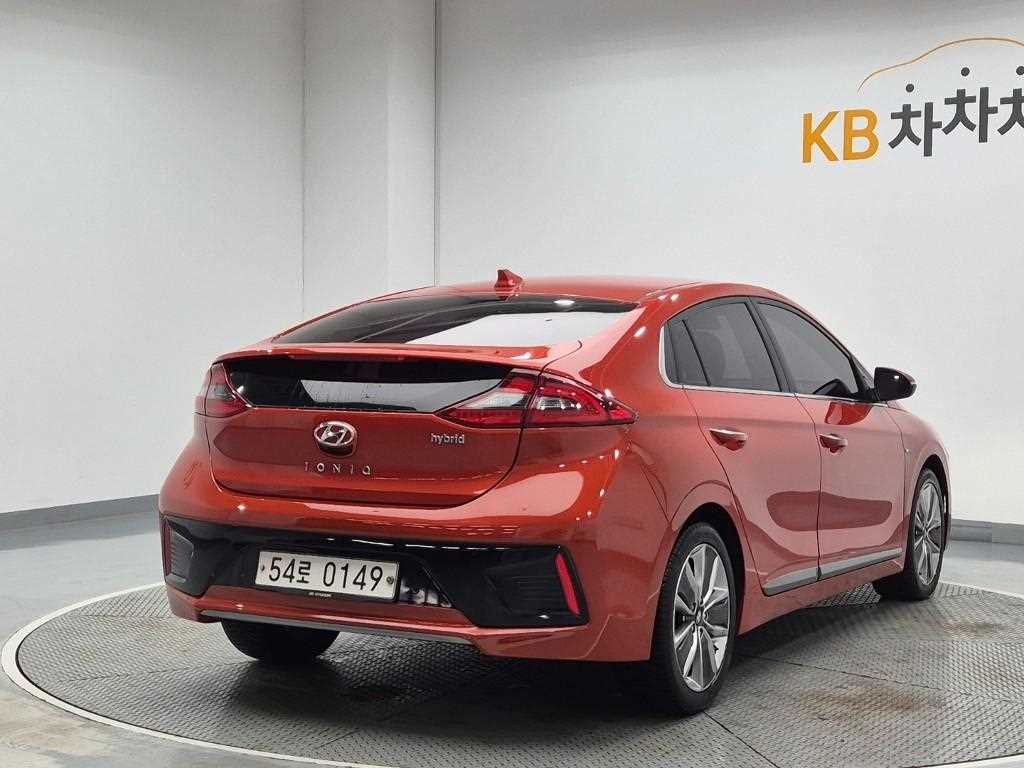 HYUNDAI Ioniq - Vista 3