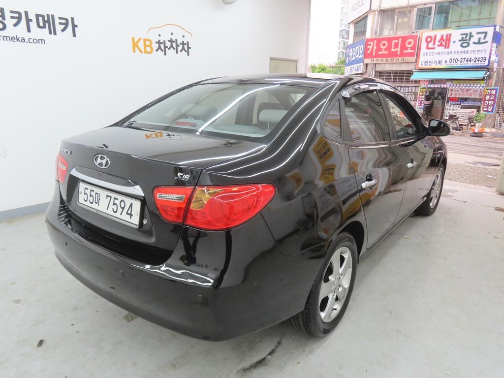 HYUNDAI Avante - Vista 3