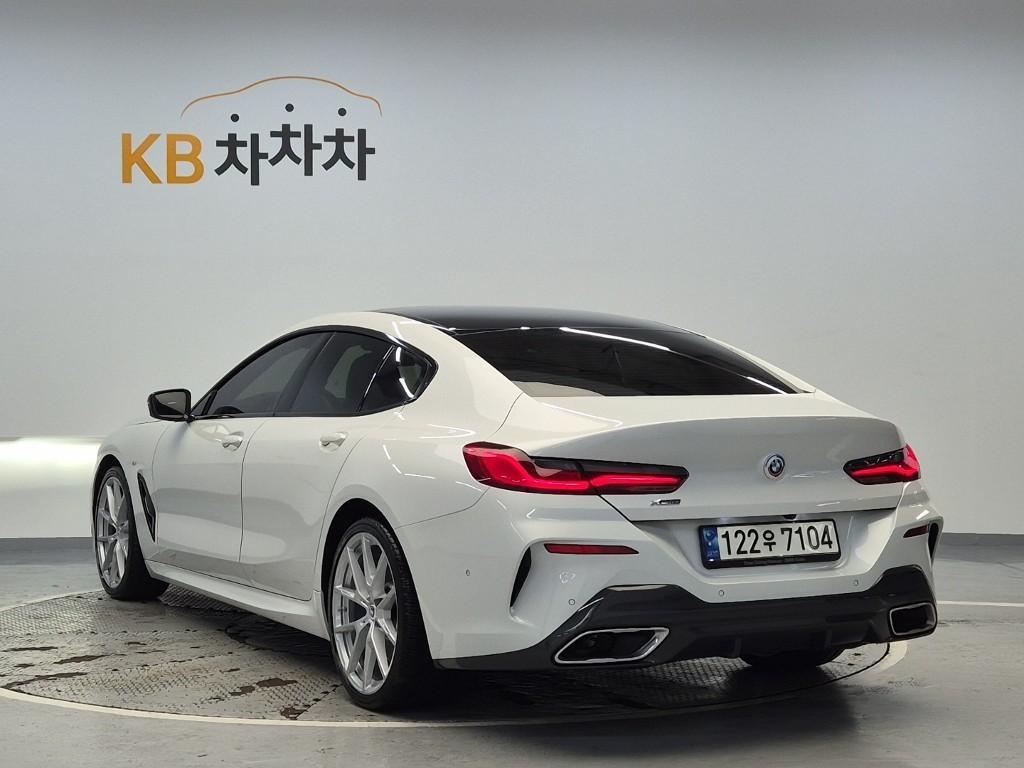 BMW 8 Series - Vista 2