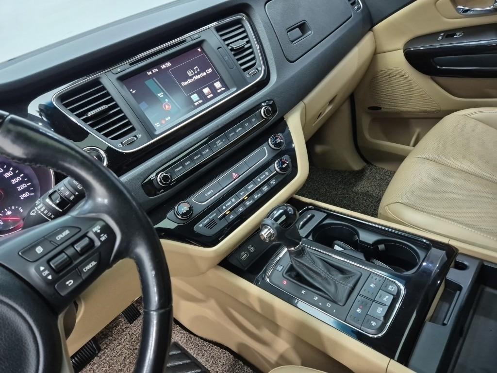 KIA Carnival - Vista 10