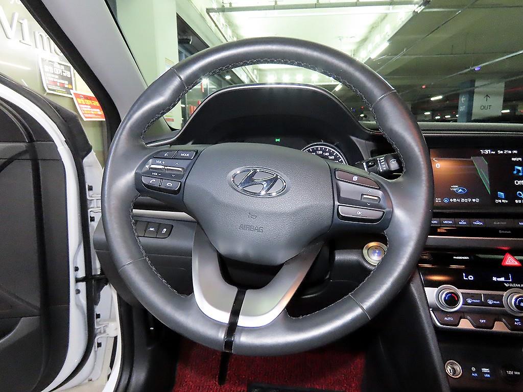 HYUNDAI Avante - Vista 8