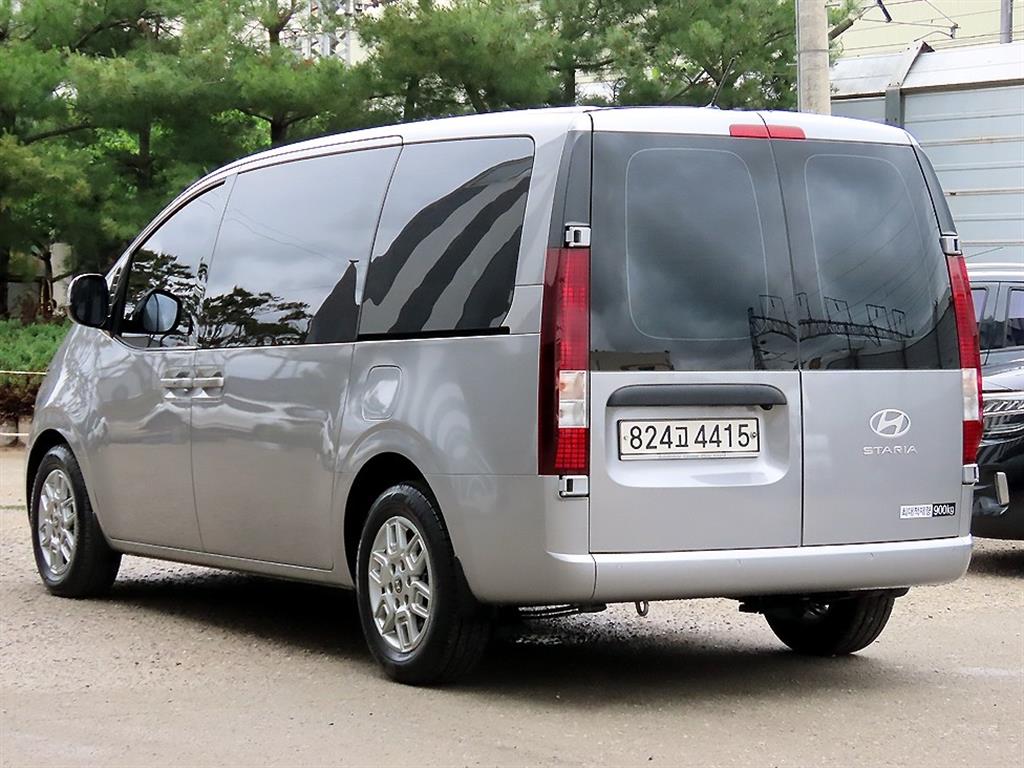 HYUNDAI Staria - Vista 3