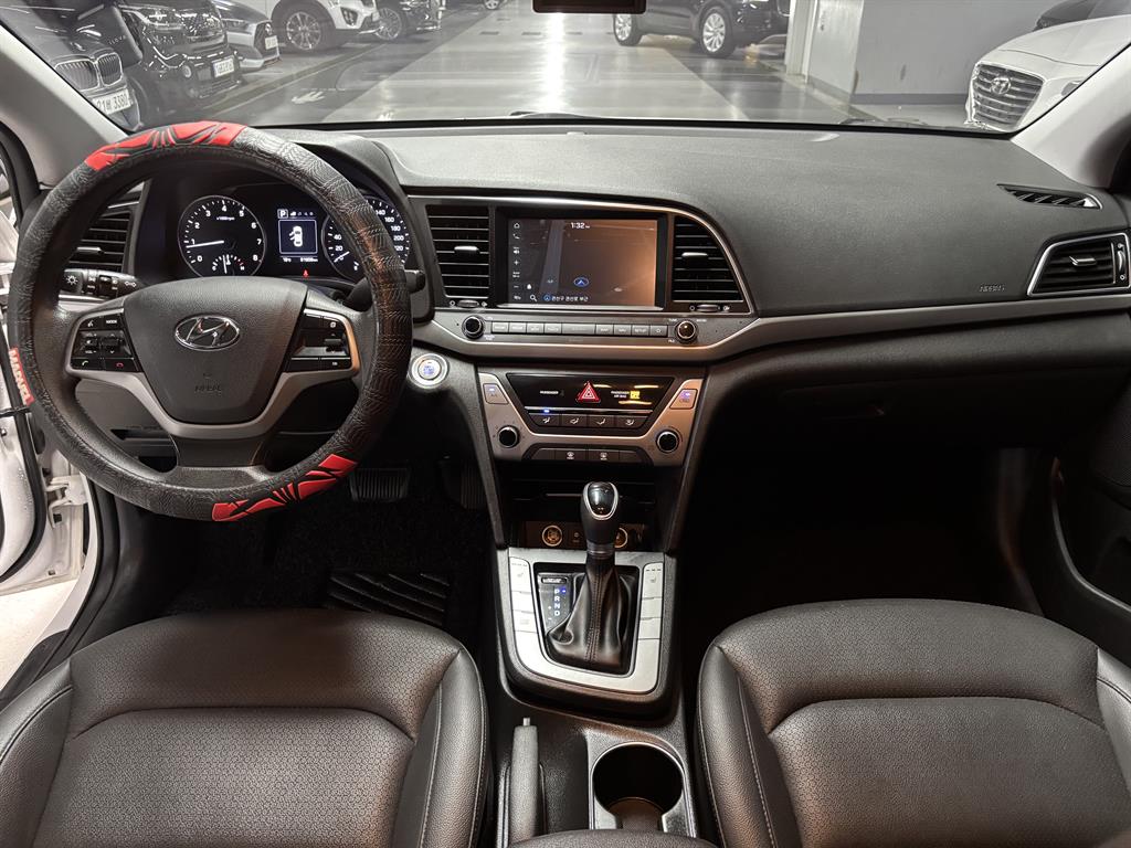 HYUNDAI Avante - Vista 8