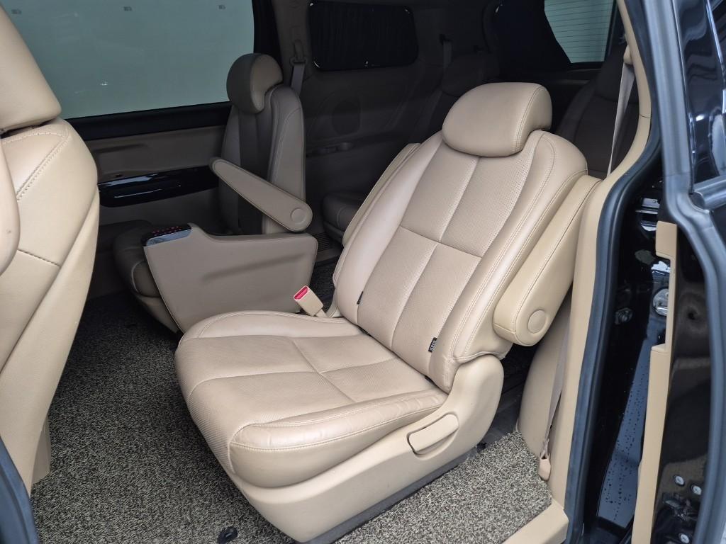 KIA Carnival - Vista 9