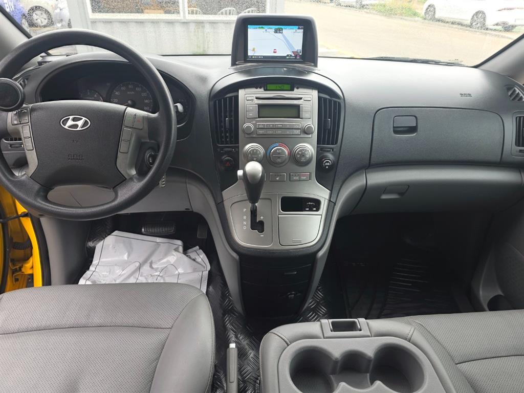 HYUNDAI Starex - Vista 10