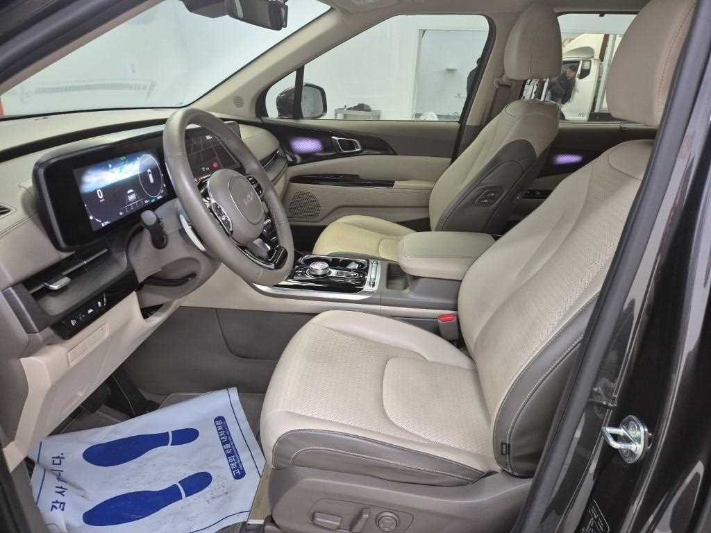 KIA Carnival - Vista 11