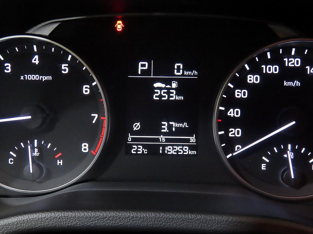 HYUNDAI Avante - Vista 9