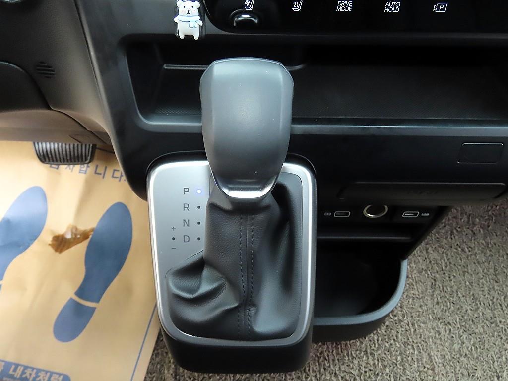 HYUNDAI Staria - Vista 10
