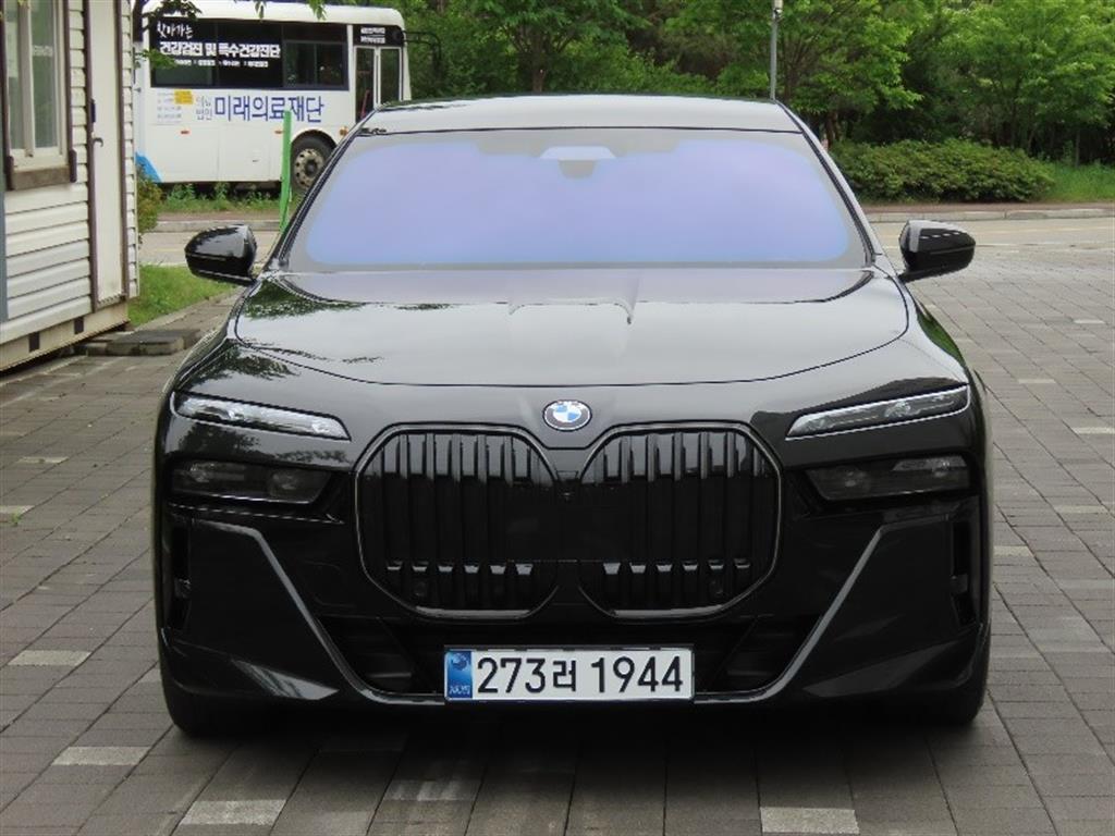 BMW 7 Series 2025 Negro - Importación desde Corea - HF Imports Iquique - Foto 1