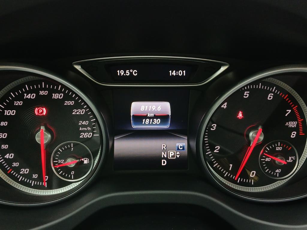 Mercedes Benz GLA Class - Vista 8