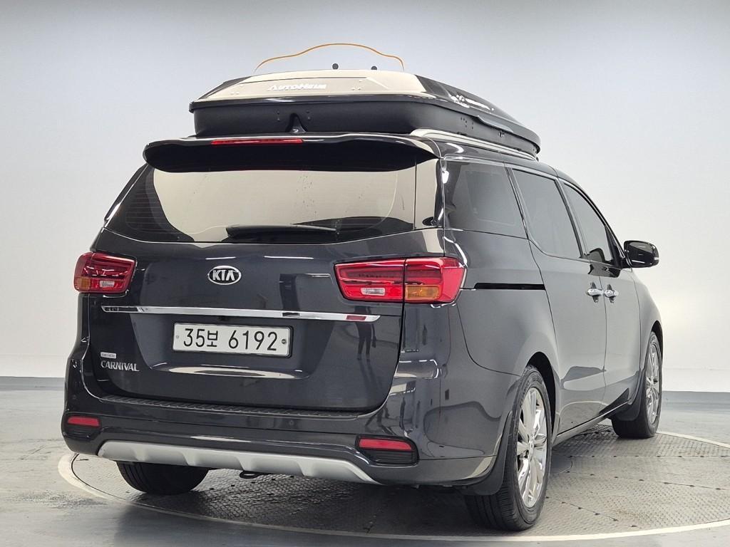 KIA Carnival - Vista 3