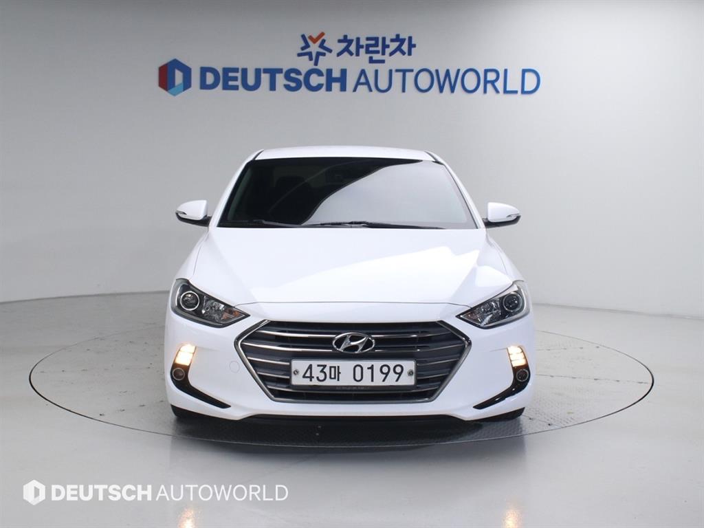 HYUNDAI Avante - Vista 3