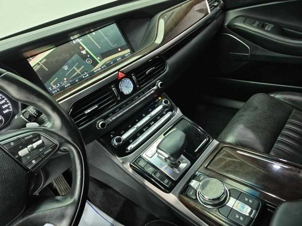 Genesis EQ900 - Vista 10