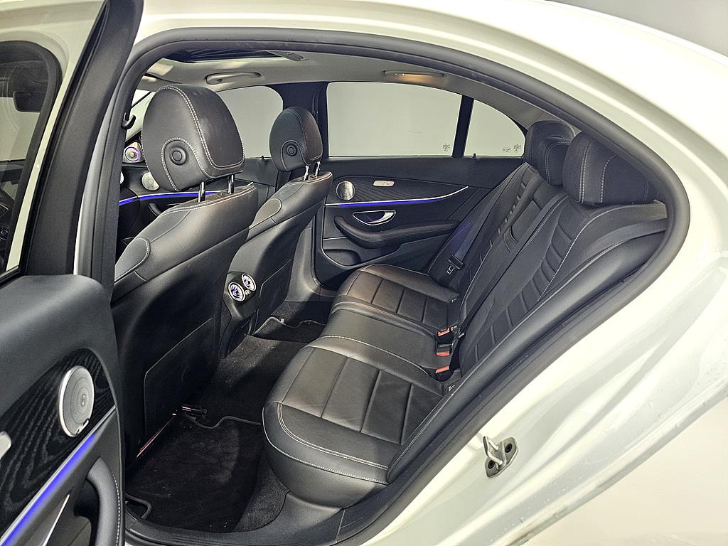 Mercedes Benz E class - Vista 8