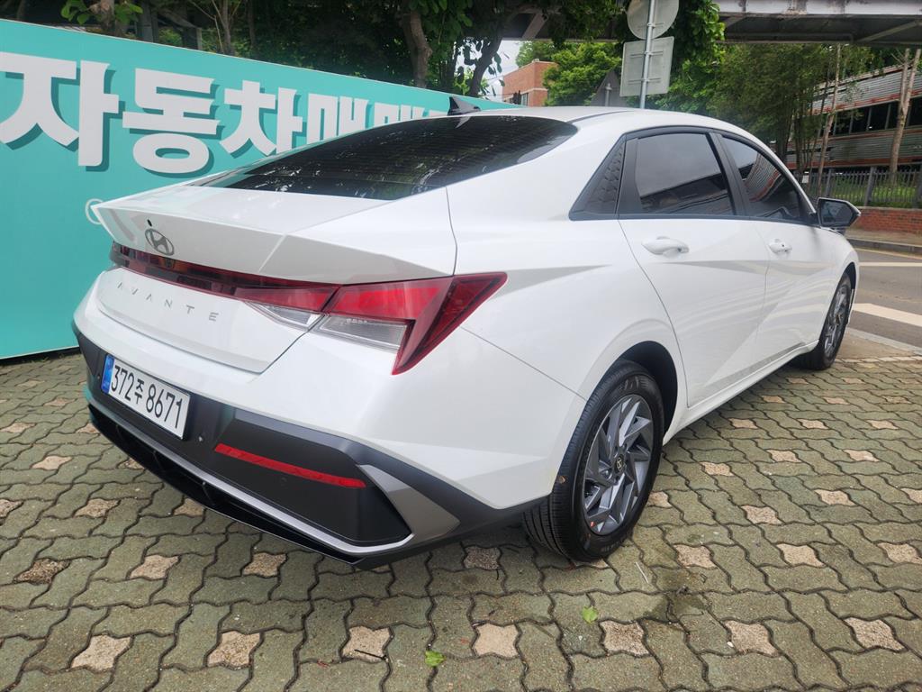HYUNDAI Avante - Vista 3