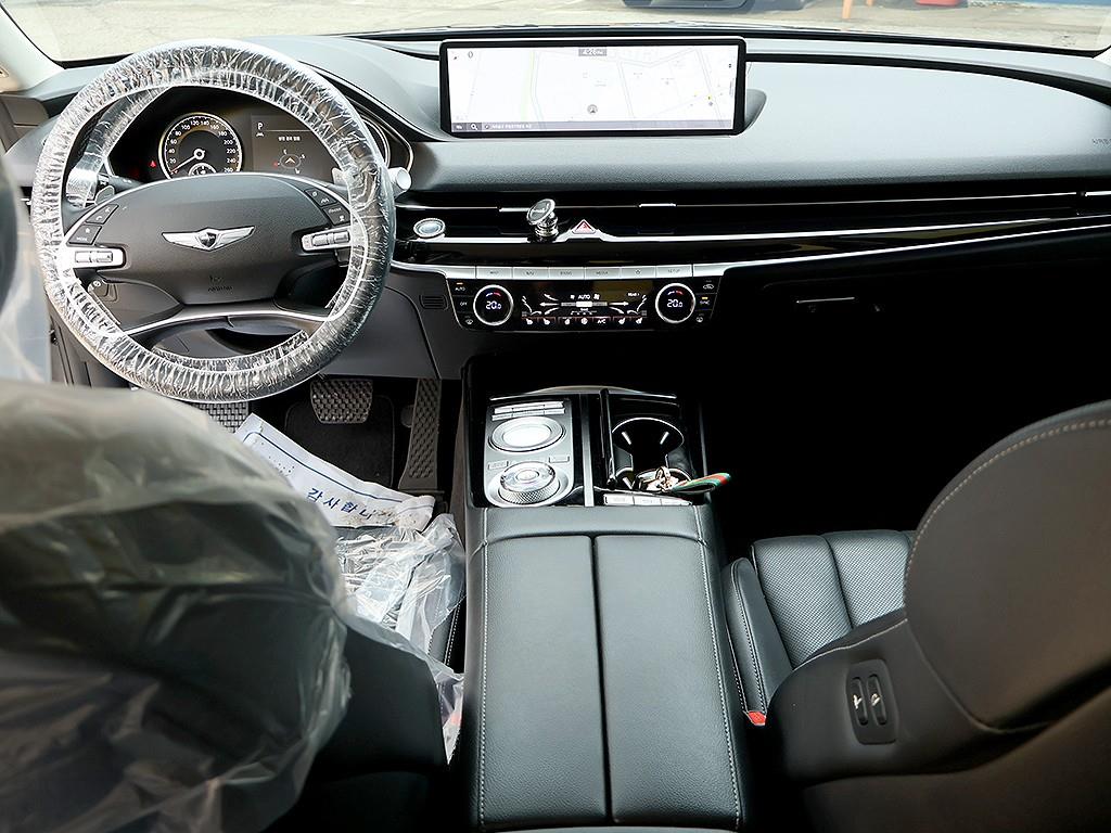 Genesis G80 - Vista 9