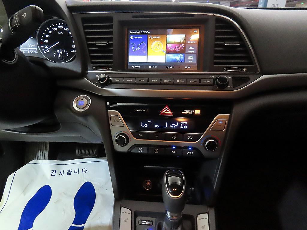 HYUNDAI Avante - Vista 11