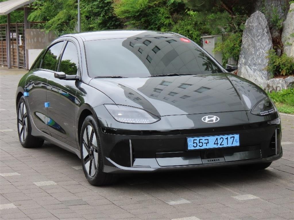 HYUNDAI Ioniq 6 - Vista 3