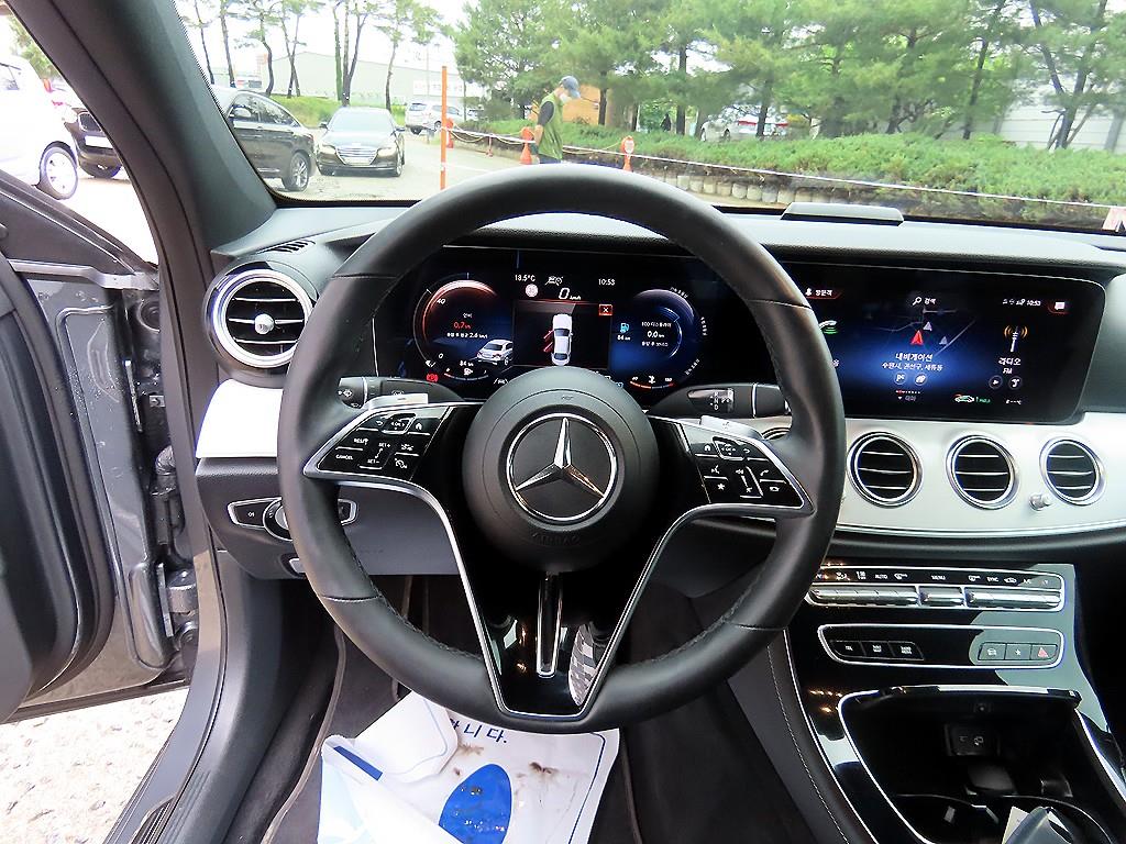 Mercedes Benz E class - Vista 8
