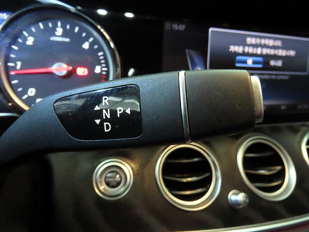 Mercedes Benz E class - Vista 12