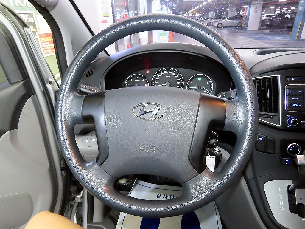 HYUNDAI Starex - Vista 7