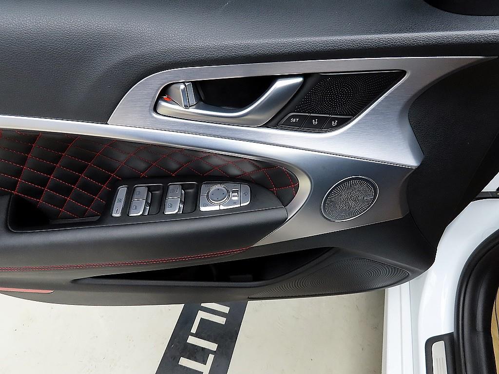 Genesis G70 - Vista 11