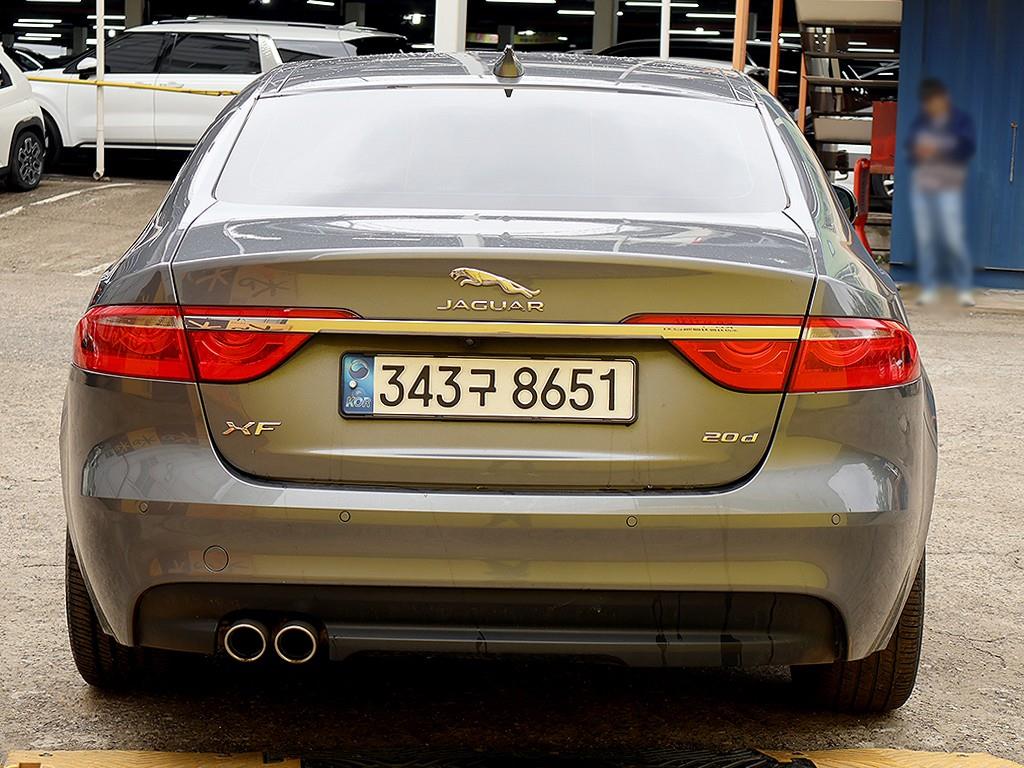 Jaguar XF - Vista 5