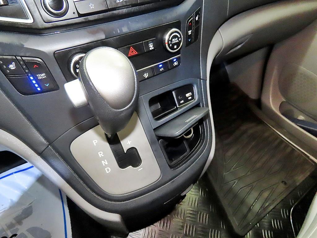 HYUNDAI Starex - Vista 12
